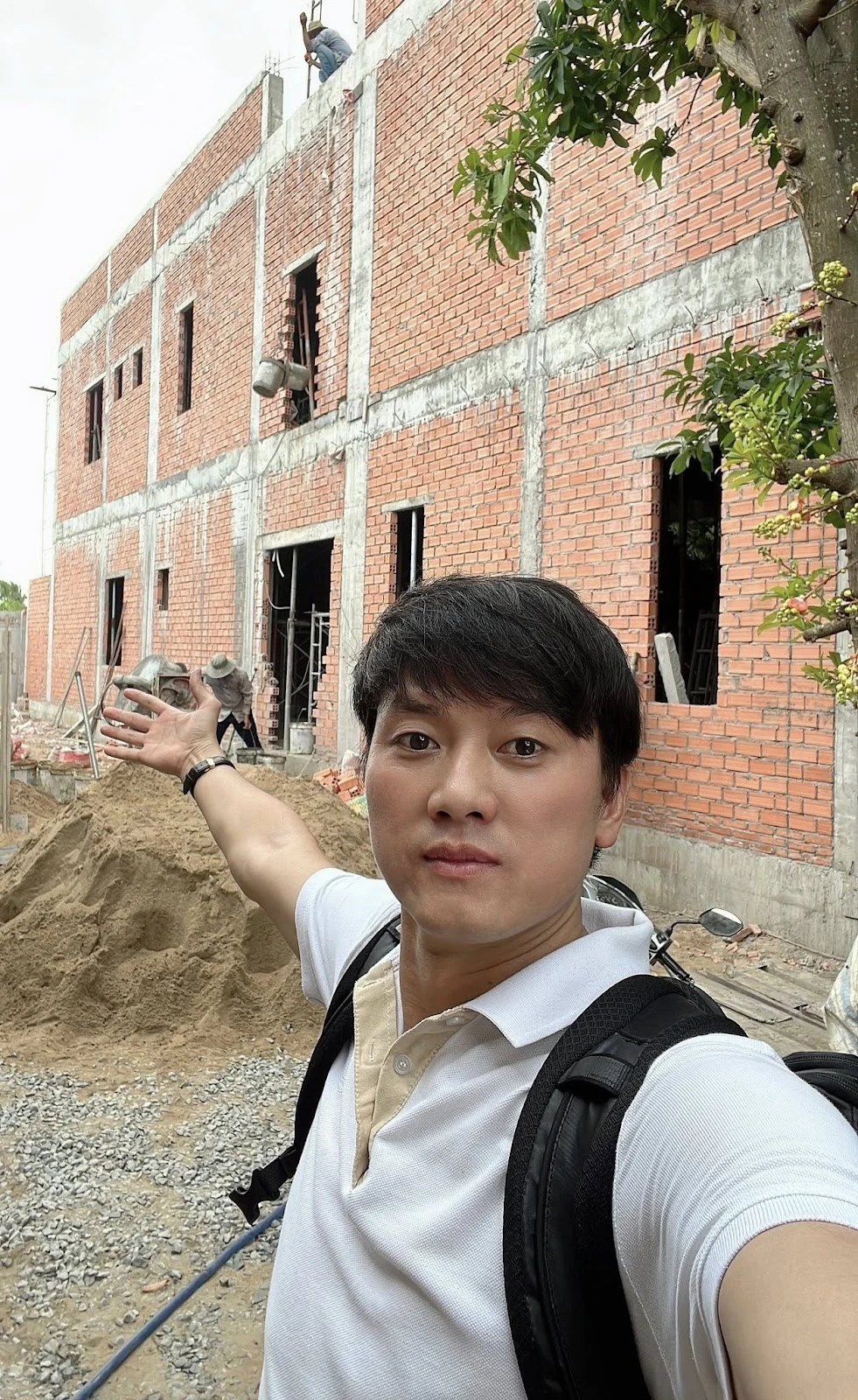 Quách Ngọc Tuyên xây nhà 10 phòng tặng bố mẹ: Động lực để tôi cố gắng hơn? - Hình 1
