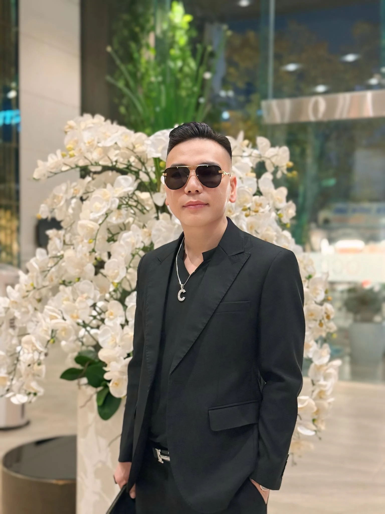 Rầm rộ hình ảnh nam ca sĩ Vbiz từng ngồi tù nay ngựa quen đường cũ: Người trong cuộc nói gì? - Hình 2