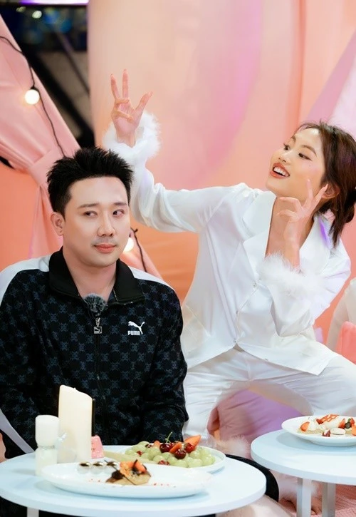 Trấn Thành xịt keo vì Phương Mỹ Chi trở mặt xin xỏ 1 điều giữa show? - Hình 3