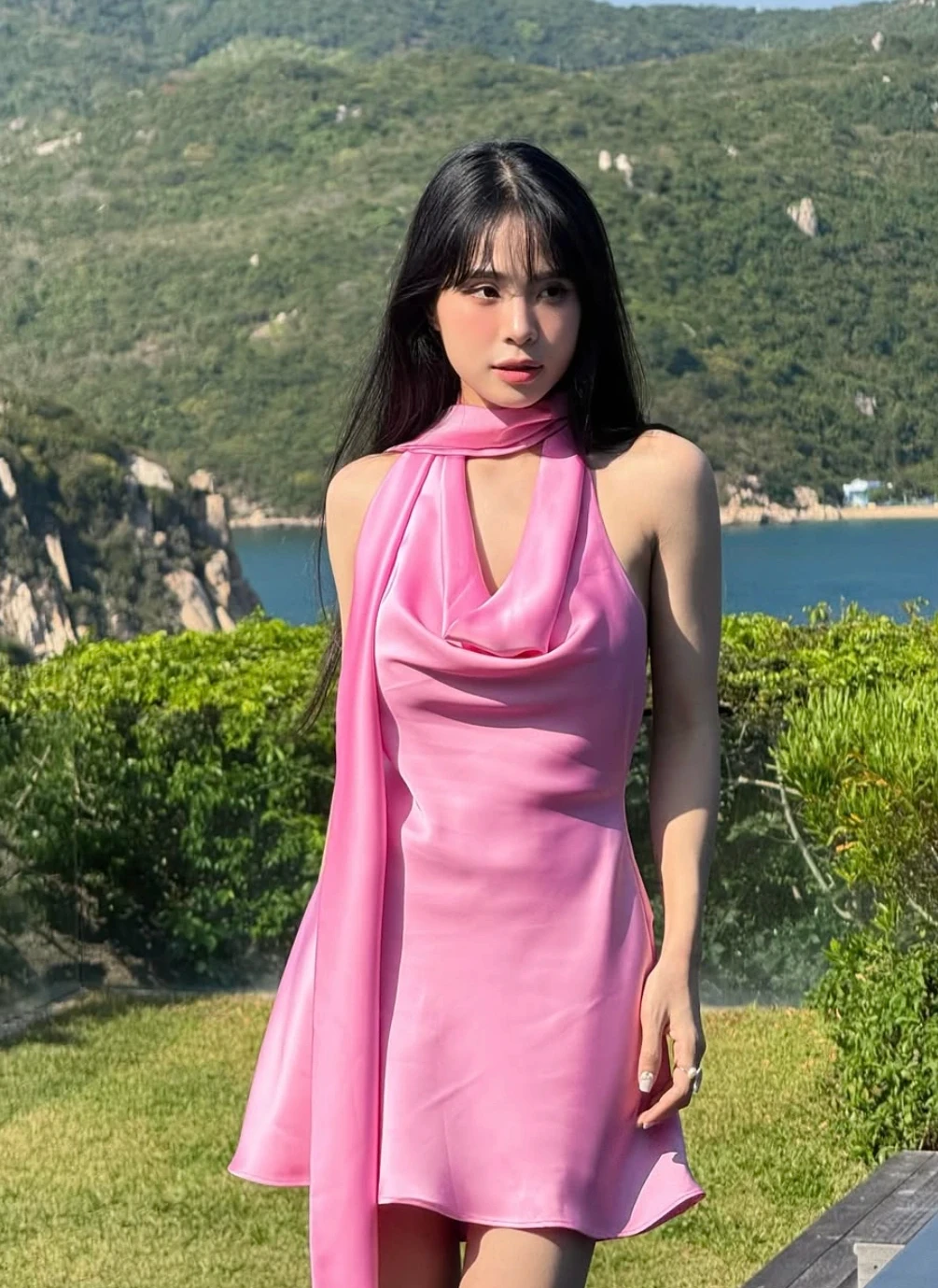 Trang phục màu hồng rực rỡ cho nàng thêm tự tin xuống phố - Hình 2