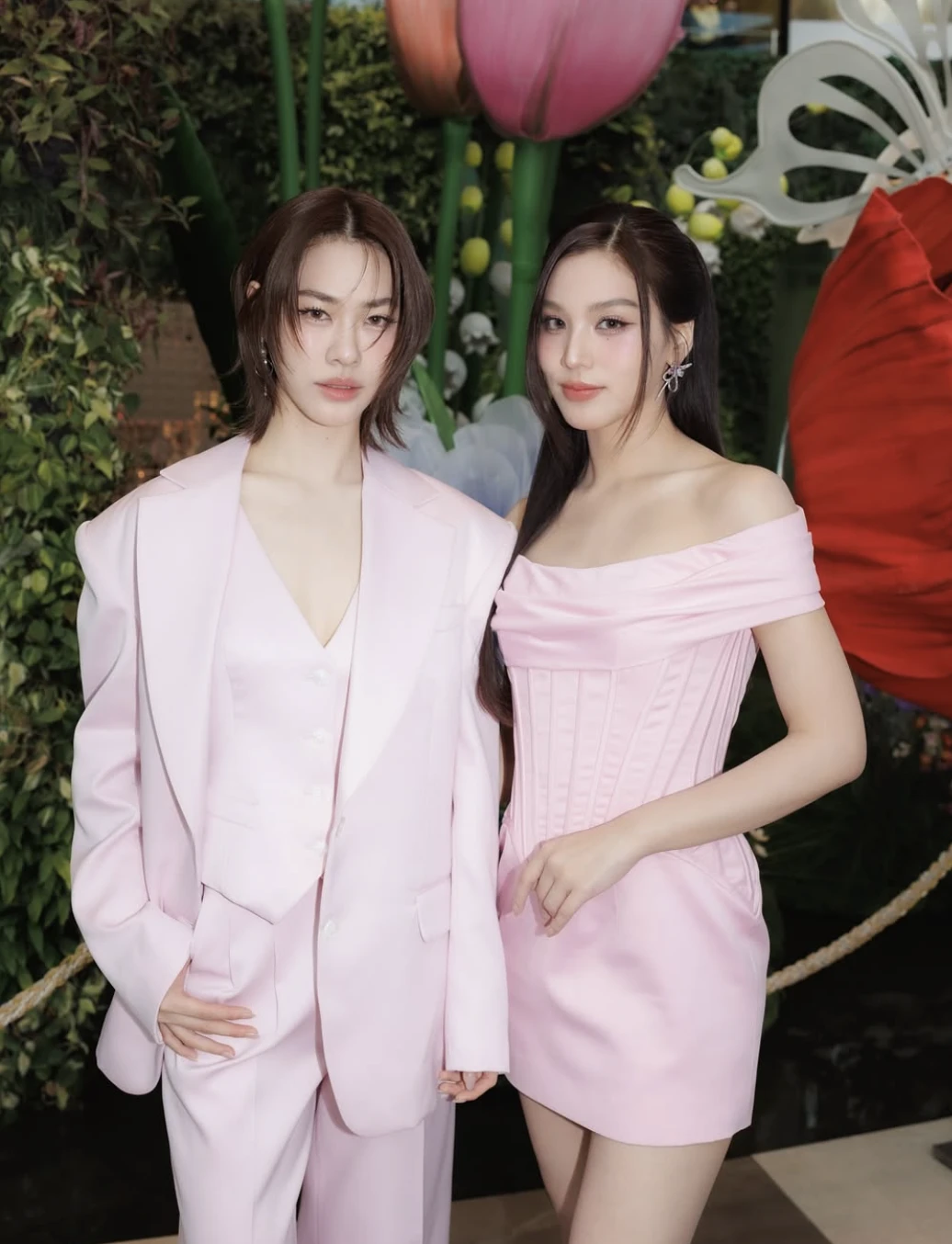 Trang phục màu hồng rực rỡ cho nàng thêm tự tin xuống phố - Hình 1