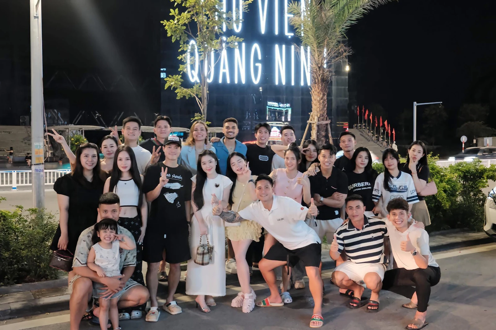 Văn Toàn bất ngờ được cầu hôn, thoát kiếp làm rể phụ, CĐM réo Hòa Minzy - Hình 2