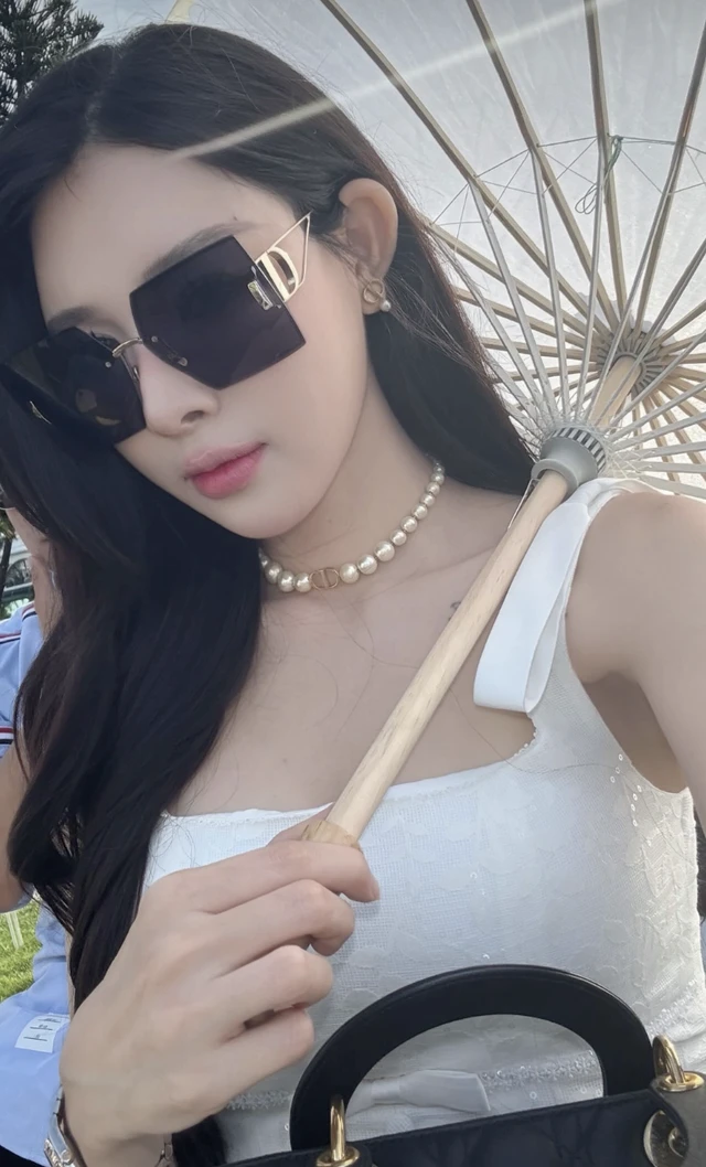 Văn Toàn được cầu hôn trong đám cưới trung vệ ĐT Việt Nam, dàn WAGs Kỳ Hân, Trần Bích Hạnh đọ sắc khét lẹt - Hình 5