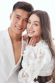 Vợ Bùi Tiến Dũng Gây Xúc Động Khi Trở Về Ukraine Sau Gần 4 Năm Xa Cách! - Hình 3