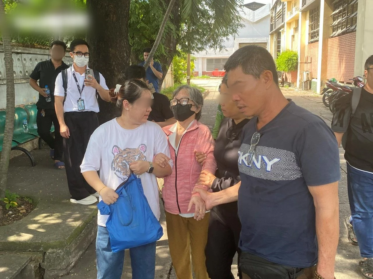 Vụ cháy chung cư 8 người mất: Hé lộ cuộc gọi cuối cùng, nhân chứng kể điều sốc - Hình 6
