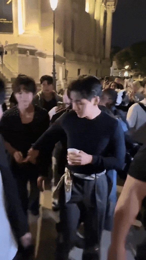 3 ngày yêu của V (BTS) - Park Bo Gum: Tình tứ điên đảo, lộ hàng loạt dấu hiệu đam mỹ khiến fan quắn quéo - Hình 2