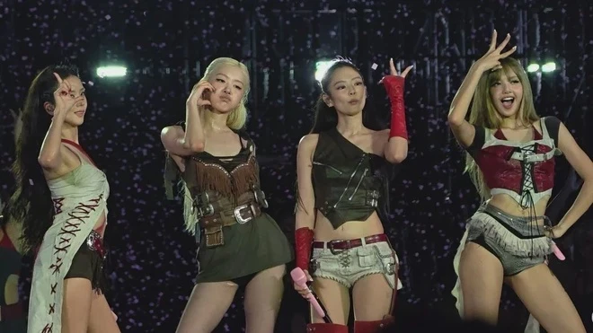 BLACKPINK vướng tranh cãi lớn tại Hàn Quốc: Vé đắt nhưng không thấy nổi sân khấu - Hình 8