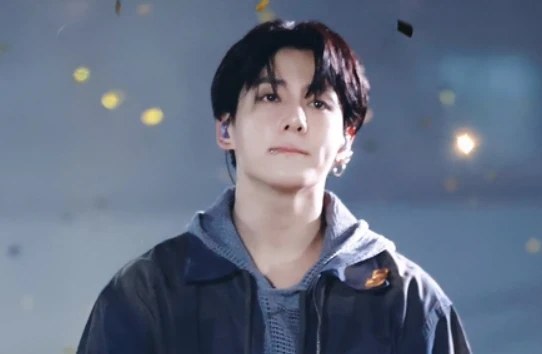 Jungkook bị fan kéo xe tải đến HYBE đòi solo, BTS gặp sóng gió? - Hình 4