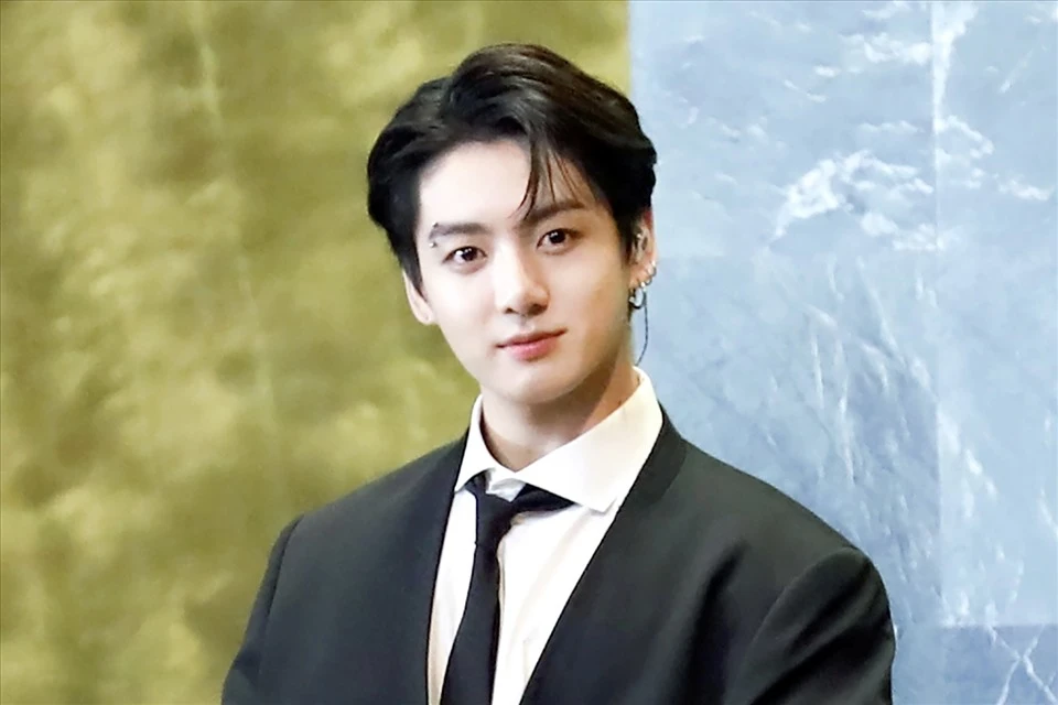 Jungkook bị fan kéo xe tải đến HYBE đòi solo, BTS gặp sóng gió? - Hình 5