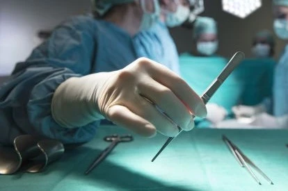 Tiêm filler toàn thân: cô gái kêu gào, lộ bó cơ, bác sĩ vào cuộc mổ nghẹt thở - Hình 3
