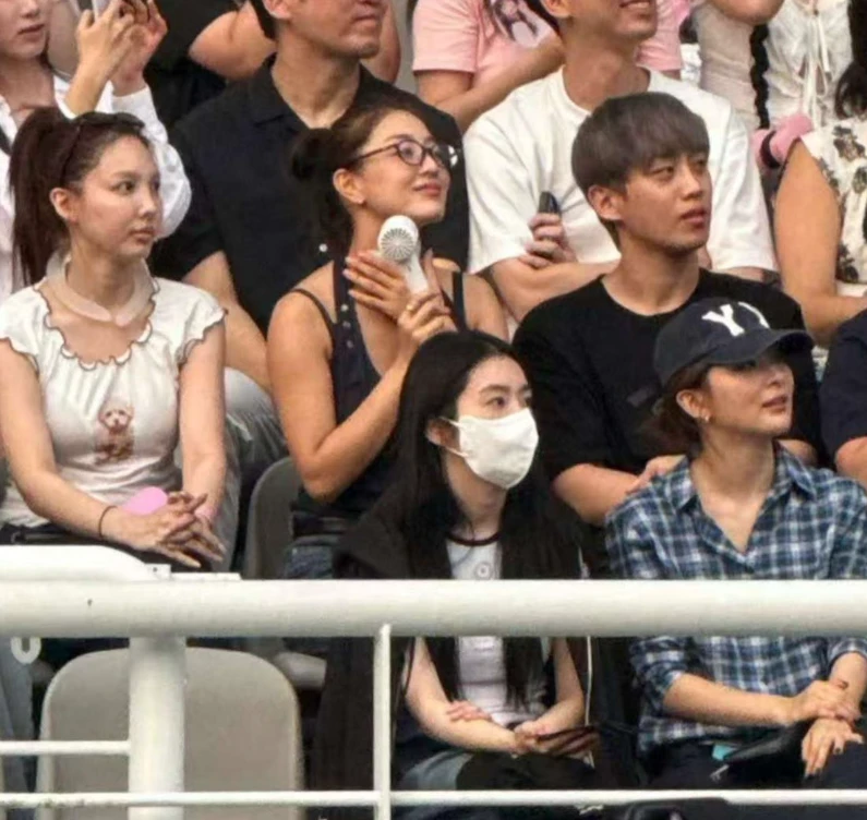 J-Hope bị tóm khi hẹn hò bạn gái quốc dân, giữa concert BLACKPINK cực hot! - Hình 2