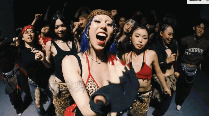 Hiện tượng mạng hết thời đổ cả núi tiền làm MV vẫn flop thảm, bị netizen chỉ ra: tất cả là tại thái độ - Hình 1