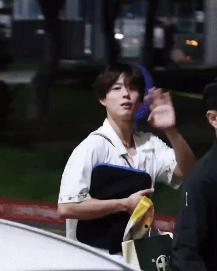 Park Bo Gum sao ngày càng hường phấn thế này? - Hình 5