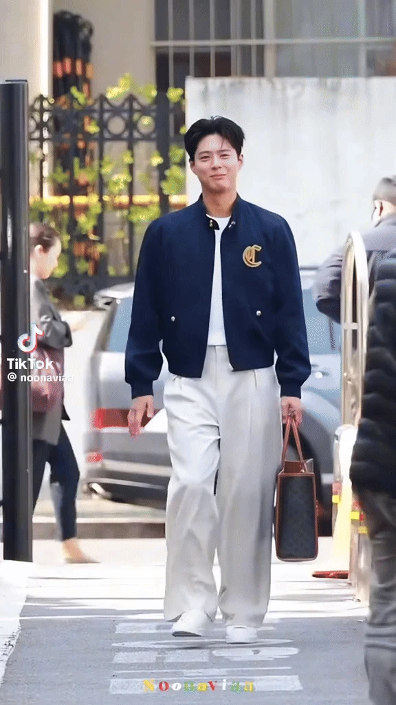 Park Bo Gum sao ngày càng hường phấn thế này? - Hình 9