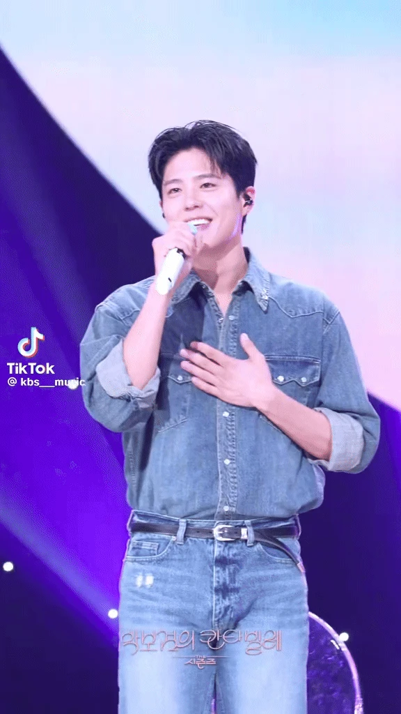 Park Bo Gum sao ngày càng hường phấn thế này? - Hình 11
