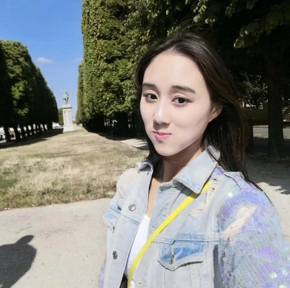 Hà Siêu Hân: ái nữ trùm sòng bài nghi yêu đương với anh ruột, lộ quá khứ sốc! - Hình 4
