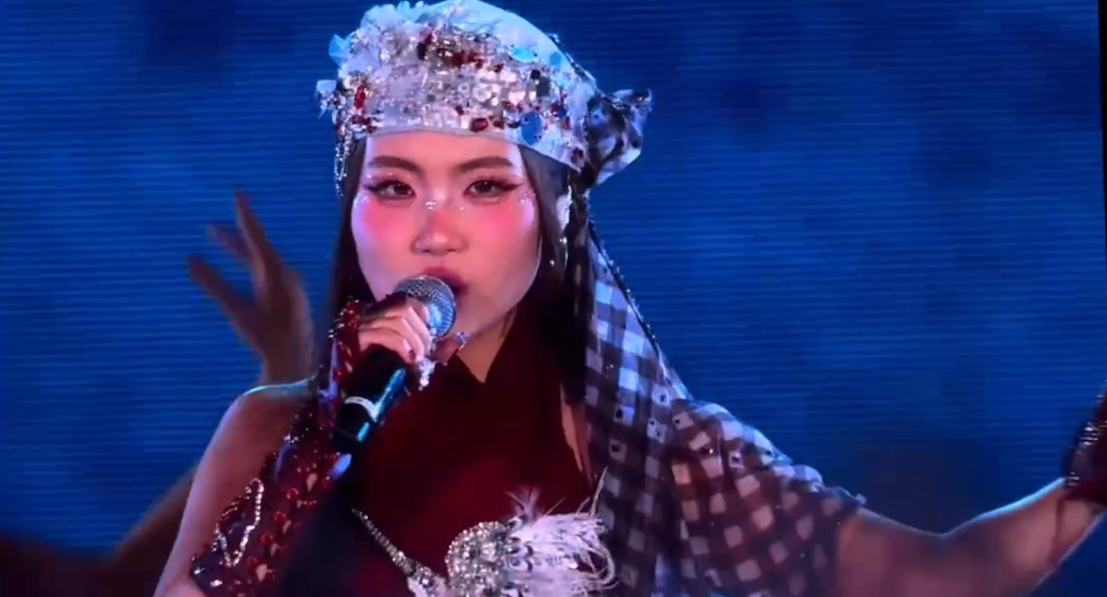 Phương Mỹ Chi mang kế hoạch đổ bể ở Macau lên sân khấu V Concert, cái kết đẹp - Hình 3