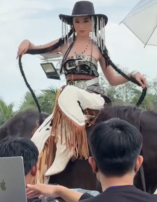 Nàng Mơ ngã ngựa, luật chơi mới sốc, drama lật tẩy thí sinh VN Next Top Model - Hình 2