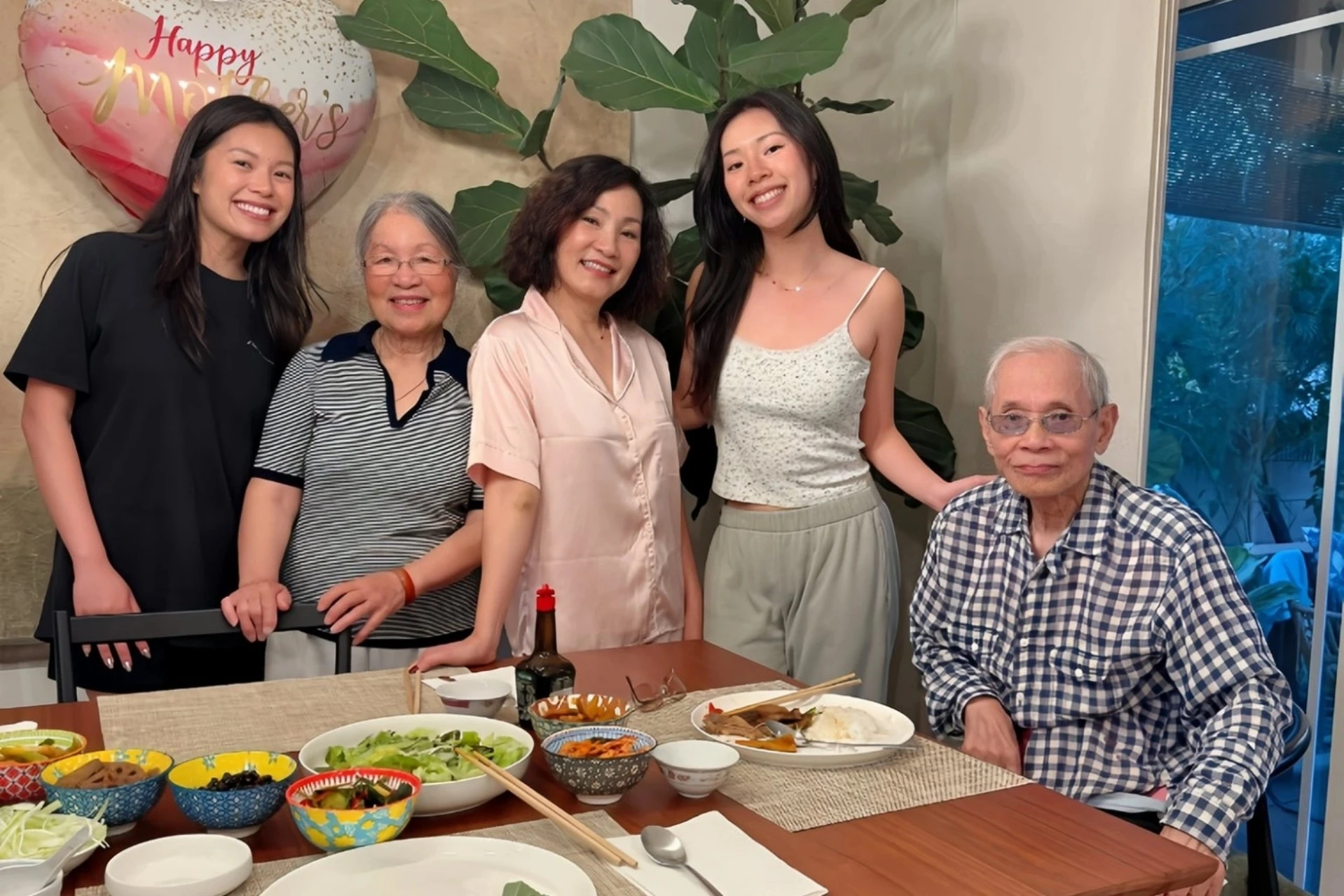 Nghệ sĩ Hồng Đào: Lúc bệnh đau tôi chợt nghĩ hóa ra mình cũng đang hành hạ con - Hình 8