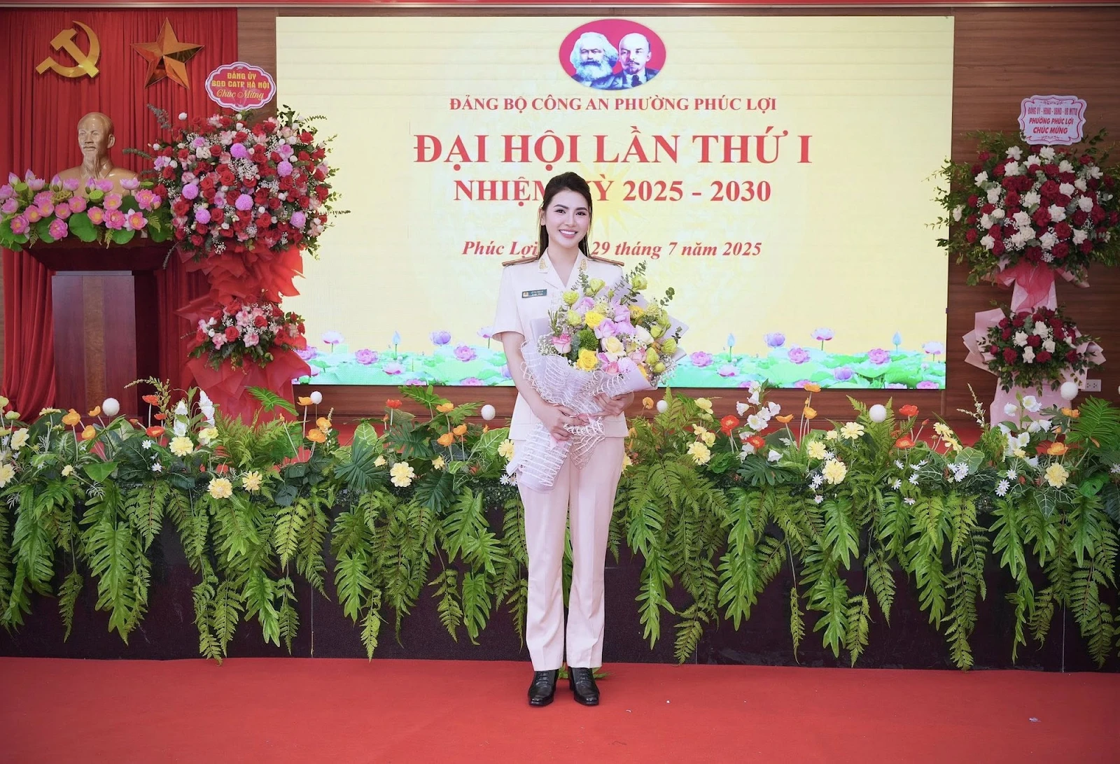 Nữ girl phố náo loạn Hồ Gươm, lộ danh tính thật CĐM sốc, visual xịn miễn chê - Hình 2