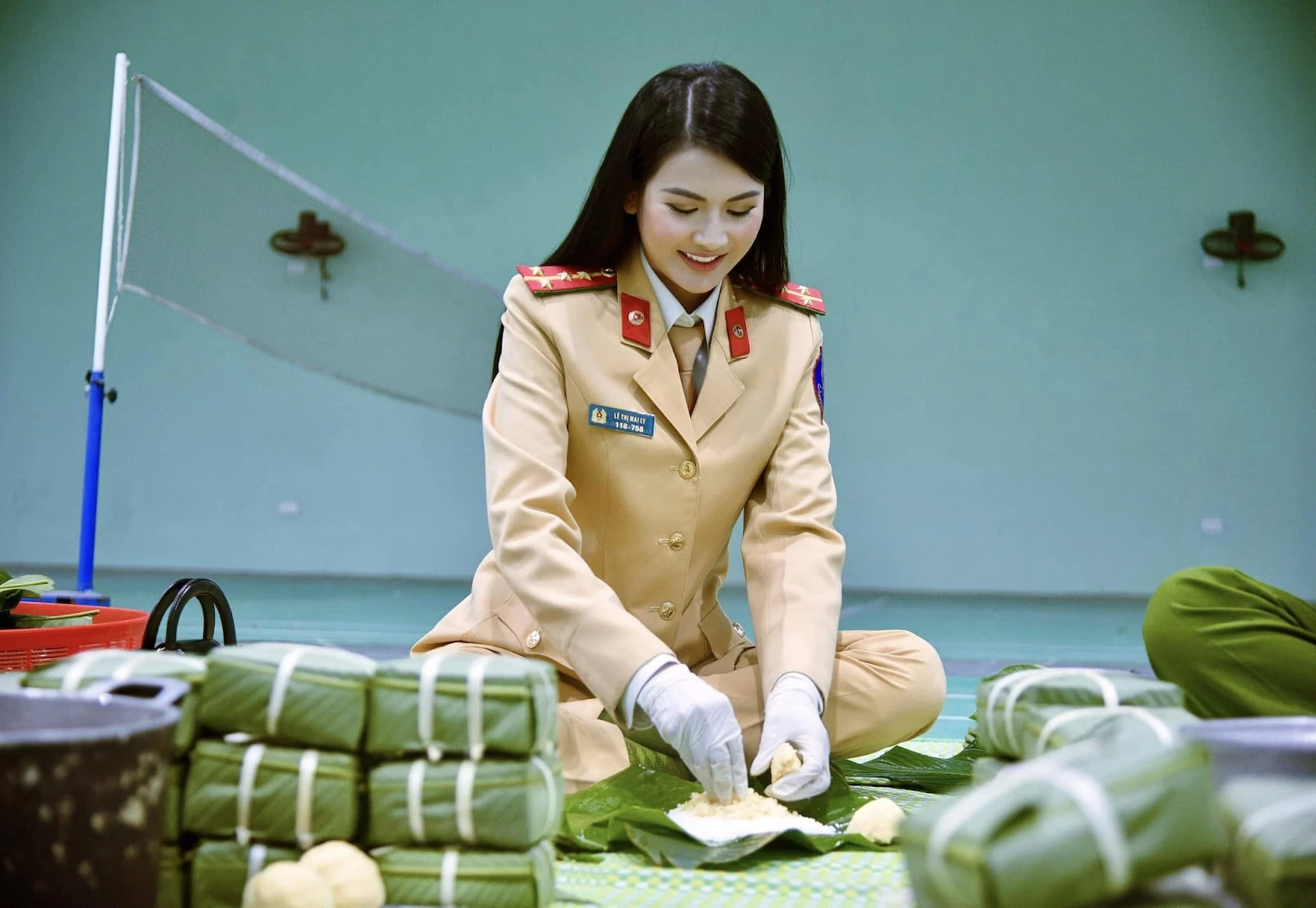 Nữ girl phố náo loạn Hồ Gươm, lộ danh tính thật CĐM sốc, visual xịn miễn chê - Hình 9