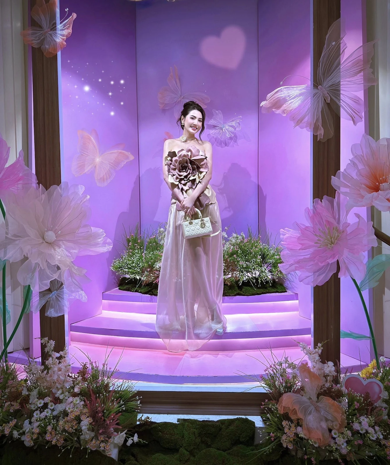 Nữ girl phố náo loạn Hồ Gươm, lộ danh tính thật CĐM sốc, visual xịn miễn chê - Hình 7