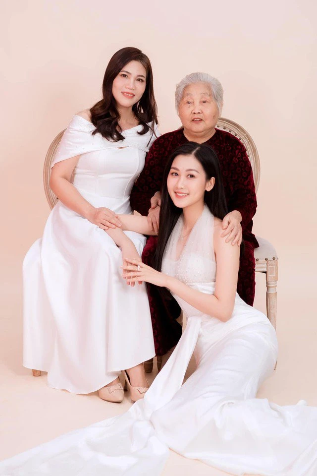 Quế Anh tung bộ ảnh trước lúc trao lại vương miện, trải lòng nhiệm kỳ sóng gió - Hình 3
