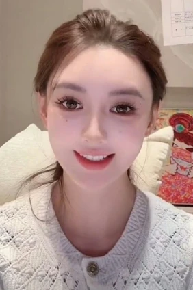 Tình cũ Huỳnh Hiểu Minh livestream tố bạo lực, phanh phui bí mật yêu quái dị - Hình 4