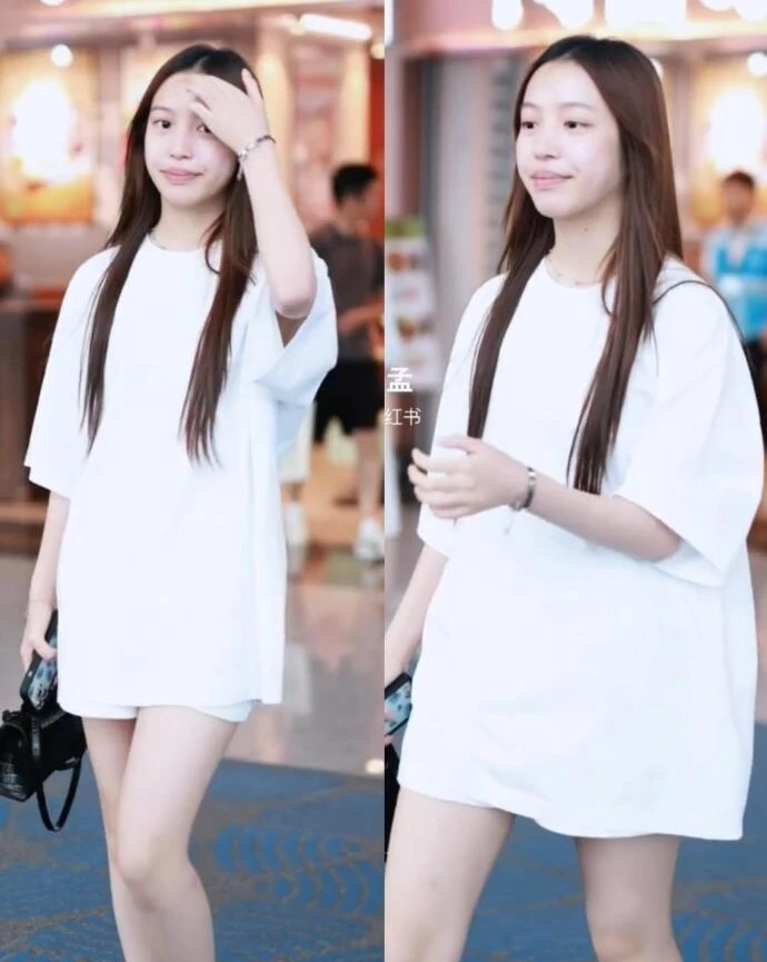 Con gái Triệu Vy xuống sắc giữa ồn ào, bắt chước BLACKPINK, mẹ ruột gây chú ý? - Hình 7