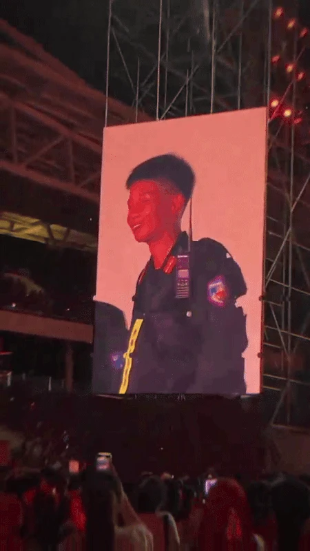 Danh tính chiến sĩ cười duyên khi lọt foucus cam, dân tình lục tung mạng xã hội để tìm - Hình 4