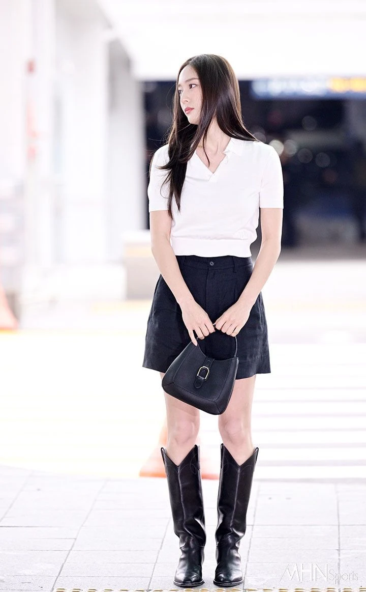 Công chúa chảnh nhất Kpop cân đồ hiệu đẹp hơn người mẫu, từng mặc áo mưa cũng viral - Hình 21