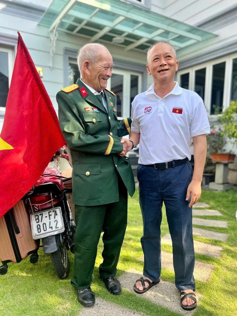 Cựu chiến binh Trần Văn Thanh U80 đạp xe vượt 300km dự lễ 2/9, nghe mà choáng - Hình 6