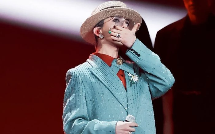 G-Dragon vừa bị điều tra, Jennie (Blackpink) né vội, tìm cách về bên V (BTS)? - Hình 1