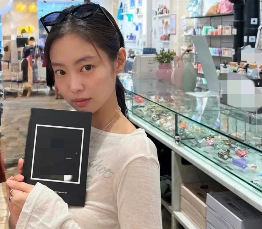 Jennie lộ động thái lạ V (BTS), thính công khai? Fan tung bằng chứng sốc - Hình 7