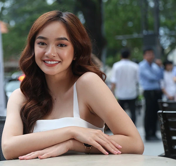 Kaity Nguyễn cân vai tiếp viên hàng không, dù cao 1m55, lý do khiến CĐM sốc - Hình 6