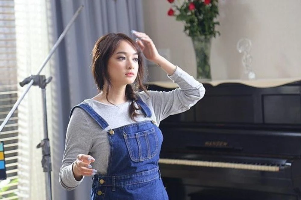 Kaity Nguyễn cân vai tiếp viên hàng không, dù cao 1m55, lý do khiến CĐM sốc - Hình 2