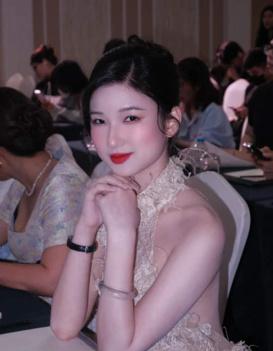Nàng Mơ nghi bị BTC chèn ép ở nhà chung, lộ biểu cảm lạ, CĐM đòi vào giải cứu - Hình 4