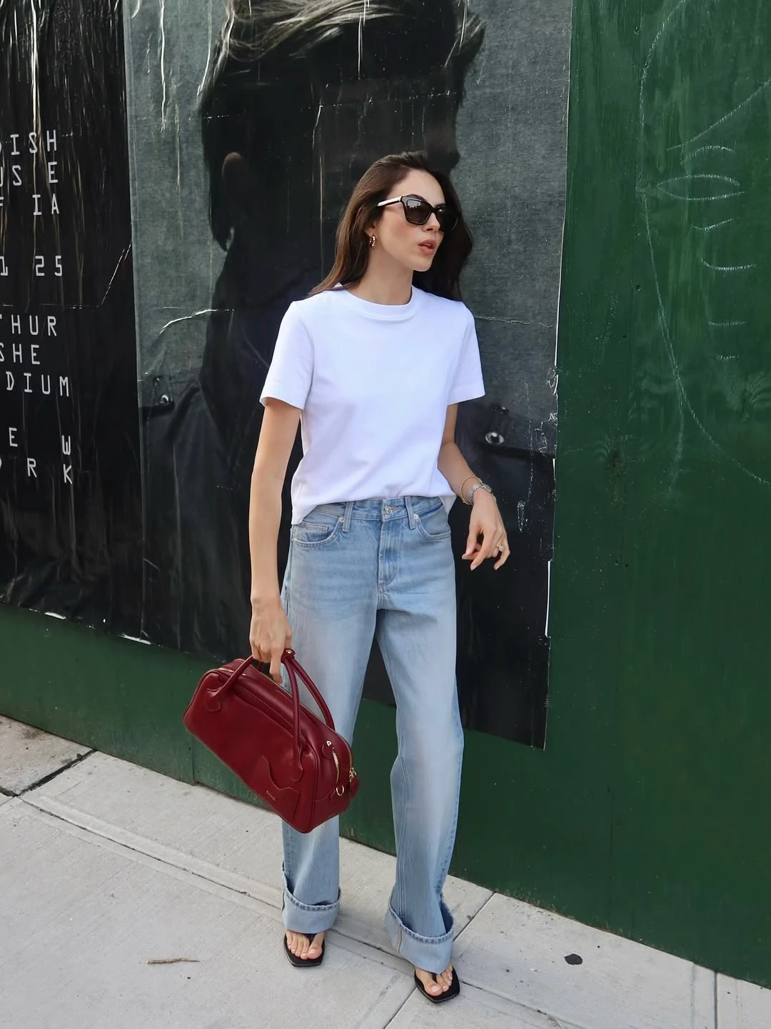 Những kiểu áo hợp mặc cùng quần jeans, thu hút mọi ánh nhìn - Hình 4