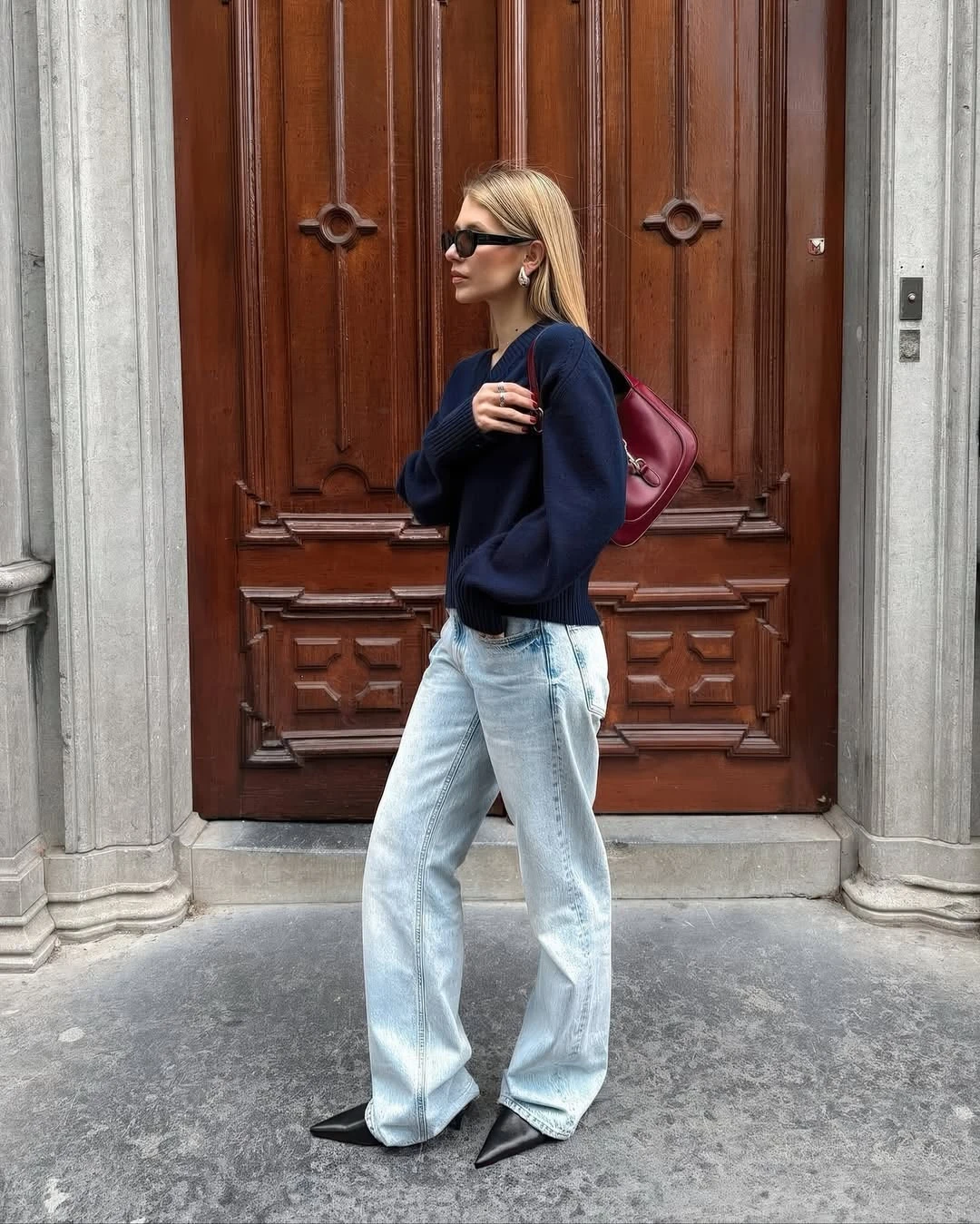 Những kiểu áo hợp mặc cùng quần jeans, thu hút mọi ánh nhìn - Hình 5