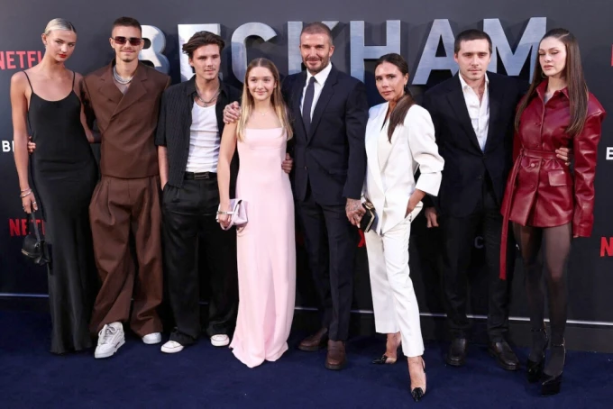 Brooklyn Beckham ngó lơ cha mẹ ruột, bí mật tái hôn Nicola Peltz, CĐM bất lực! - Hình 7