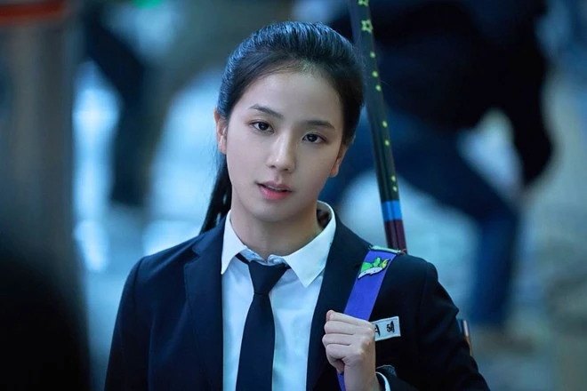 Jisoo bị Youtuber ruột phản trên sóng, thoát fan sau khi check var 1 video? - Hình 1