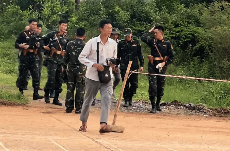 Lê Hoàng Hiệp thoại 7 chữ bị Bình An tung ảnh hậu trường, fan xuýt xoa 1 điều! - Hình 2