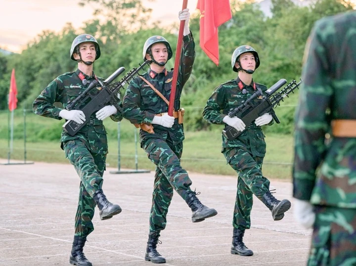 Lê Hoàng Hiệp thoại 7 chữ bị Bình An tung ảnh hậu trường, fan xuýt xoa 1 điều! - Hình 10