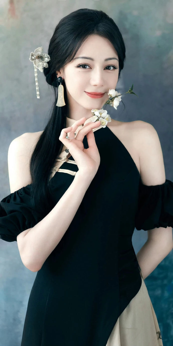 Bạch Lộc liên tục bị khán giả gây rối - Hình 3