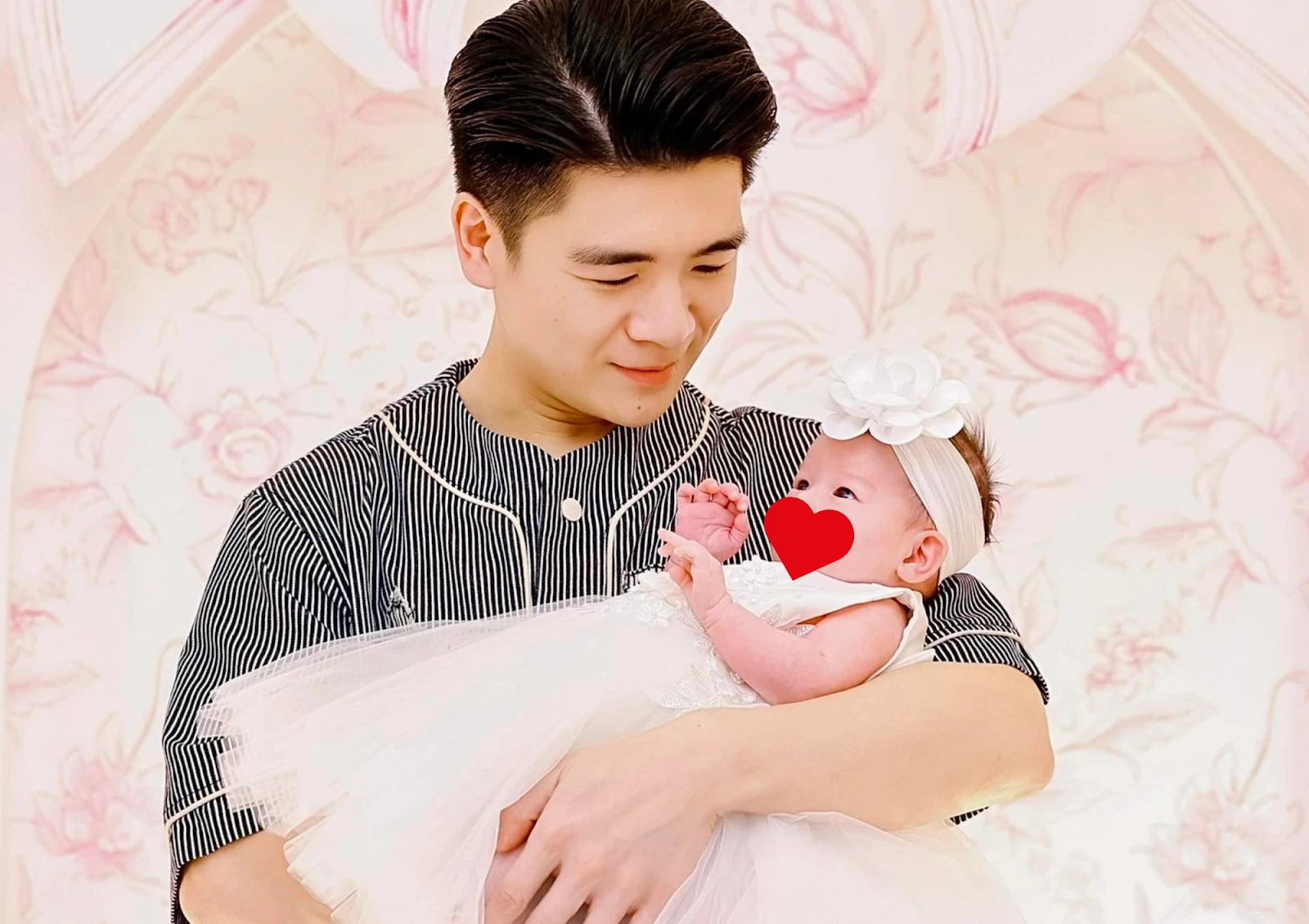 Bố đơn thân nghìn tỷ Đỗ Quang Vinh khoe body 6 múi, lộ mặt con gái thứ 3 - Hình 3