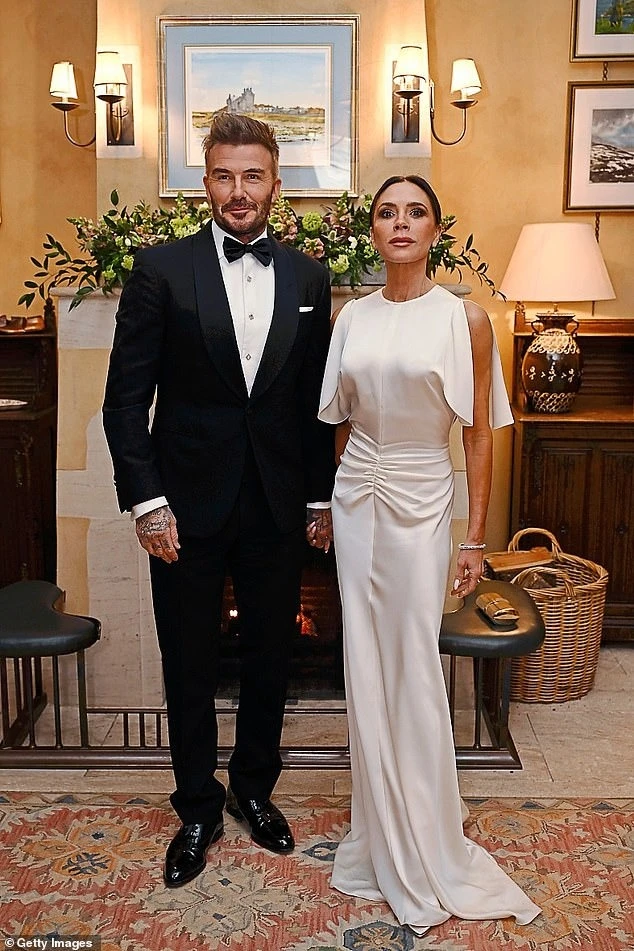 David Beckham bị khui tin nhắn riêng, nghi tòm tem với gái lạ! - Hình 4