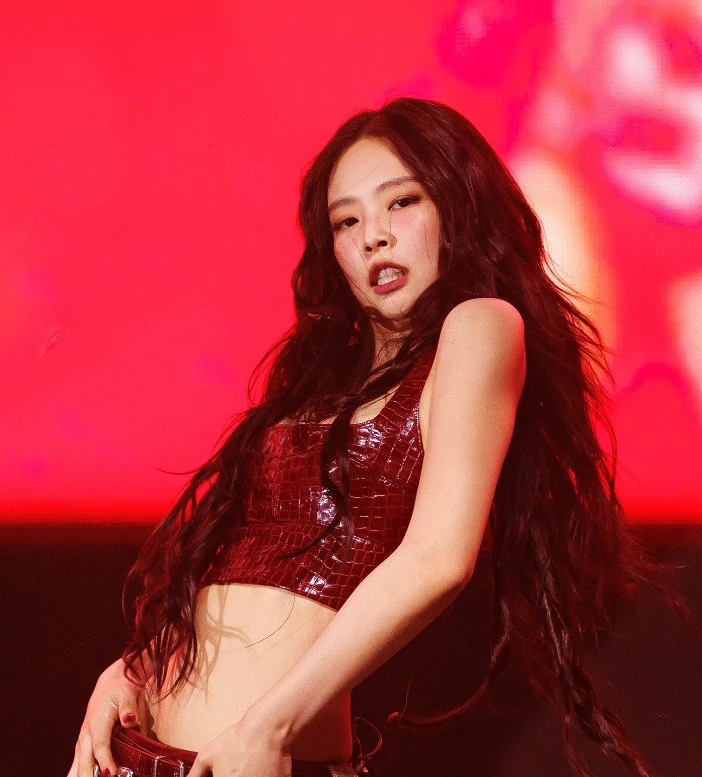Jennie (BLACKPINK) nghỉ phép, rời nhóm đánh lẻ trai lạ, fan nói 1 câu quá thấm - Hình 6