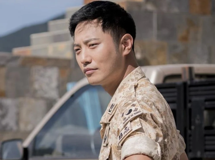 Jin Goo: nam phụ Hậu Duệ Mặt Trời, liên tục ẩn hiện, xuất hiện là fan sốc? - Hình 1