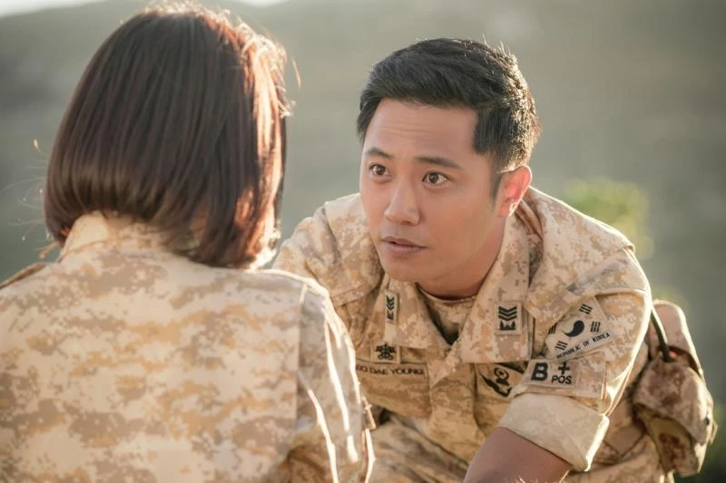 Jin Goo: nam phụ Hậu Duệ Mặt Trời, liên tục ẩn hiện, xuất hiện là fan sốc? - Hình 2