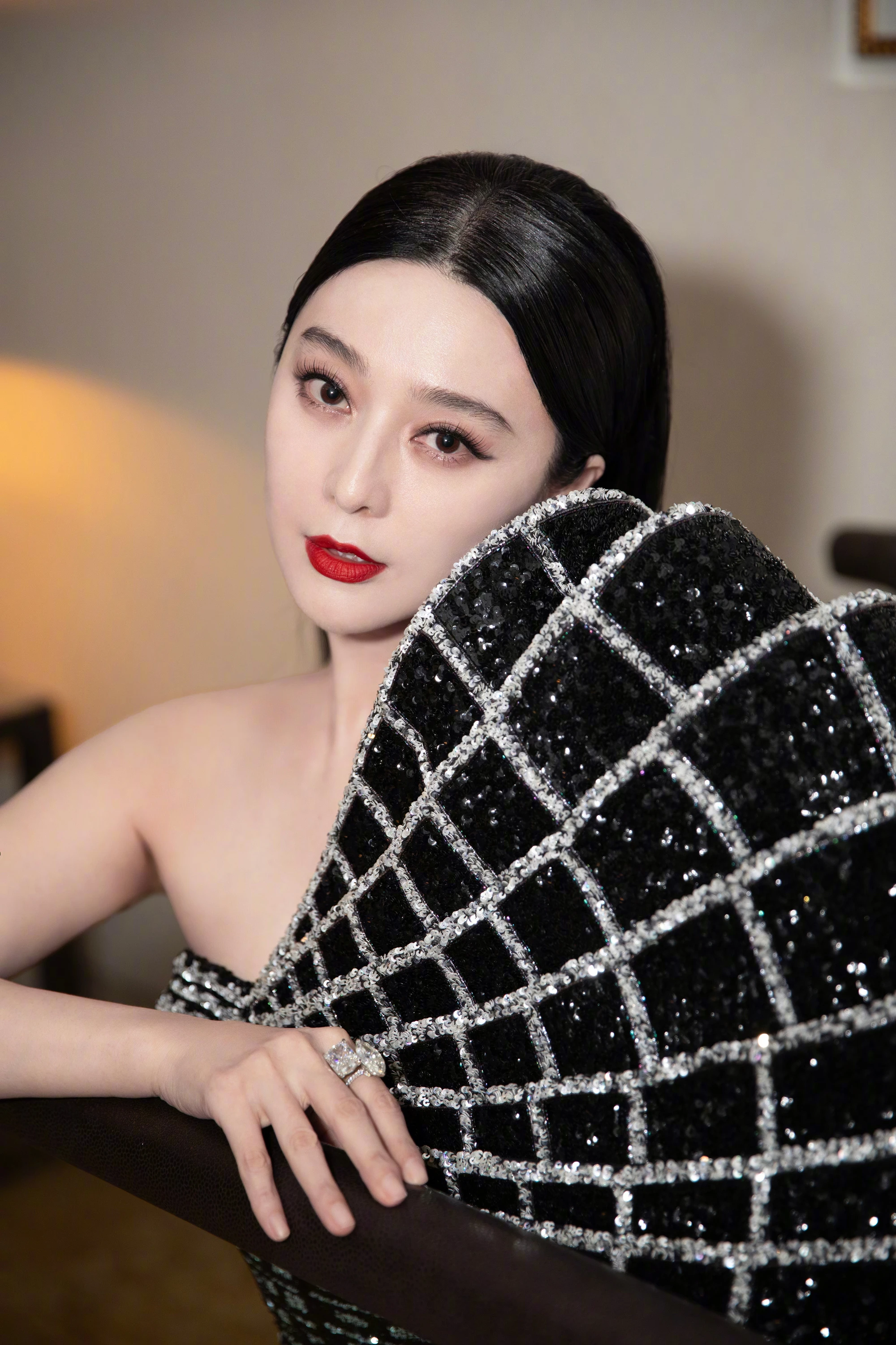 Phạm Băng Băng cũng có ngày này: Đi bán mỹ phẩm ở trung tâm thương mại, muốn gặp mặt phải chi 8 triệu! - Hình 2